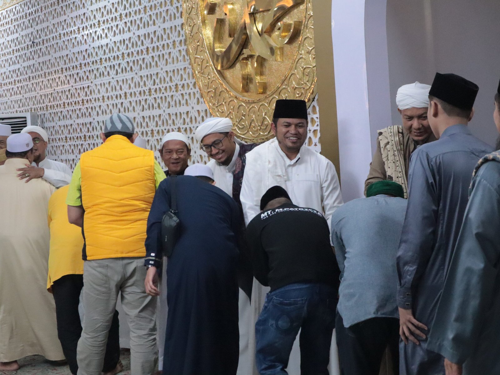 Harum Rayakan Milad ke-44 dengan Ibadah Malam Jamaah