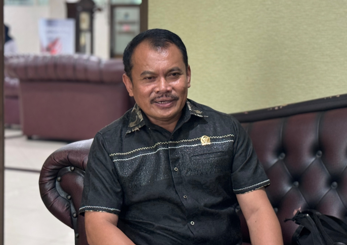 Andi Muhammad Yusuf Meminta Pemda dan Dinas Pendidikan Prioritaskan Fasilitas SD dan SMP