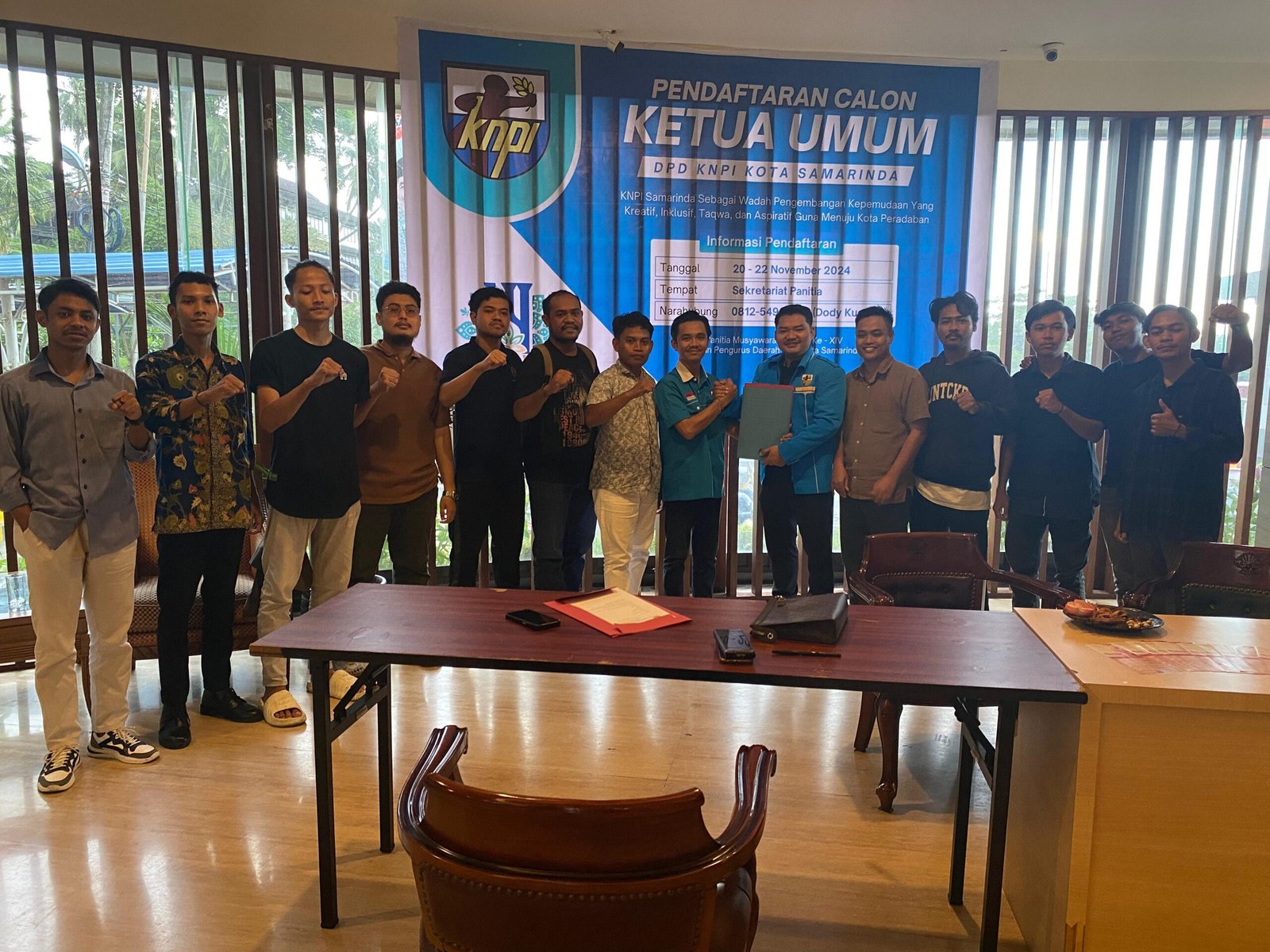 Ronny Hidayatullah Serahkan Formulir Pendaftaran Ketua KNPI Samarinda